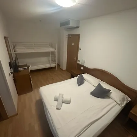 Hotel Athos 3*